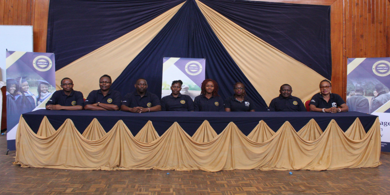 Alumni Engaging with Students